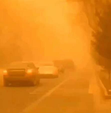 황사 엄습한 베이징(베이징=연합뉴스) 심재훈 특파원 = 지난 15일 중국 수도 베이징이 황사로 뒤덮여 있다. 2021.3.16 president21@yna.co.kr