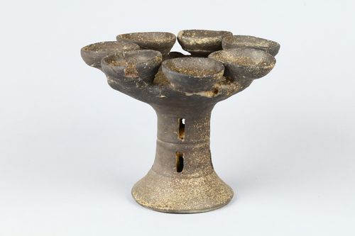 함안 말이산 25호분 출도 '굽다리등잔'[경남도 제공. 재판매 및 DB 금지]