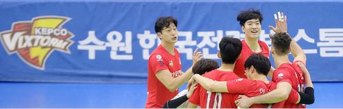 환호하는 한국전력 선수들[한국전력 배구단 제공. 재판매 및 DB 금지]