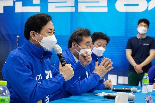 더불어민주당 김영춘 후보(왼쪽)[김영춘 후보 선대위 제공·재판매 및 DB 금지]