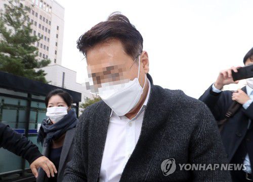 법원 나서는 인천 을왕리 음주운전 차량 동승자[연합뉴스 자료사진]