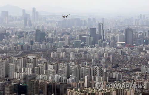 서울 전셋값 강남 이어 마포·강동구도 '마이너스로'사진은 남한산성에서 바라본 서울시내 모습. [연합뉴스 자료사진]