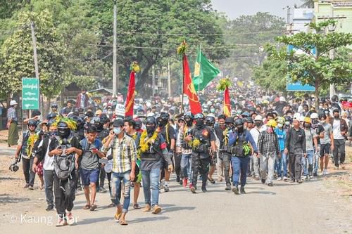 미얀마 사가잉 지역 몽유와에서 벌어진 대규모 거리시위. 2021.4.1[이라와디 캡처. 재판매 및 DB 금지]