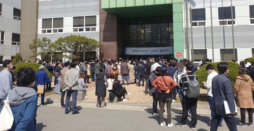 거리두기가 제대로 지켜지지 않은 LH 추첨 현장[독자 제공. 재판매 및 DB금지]