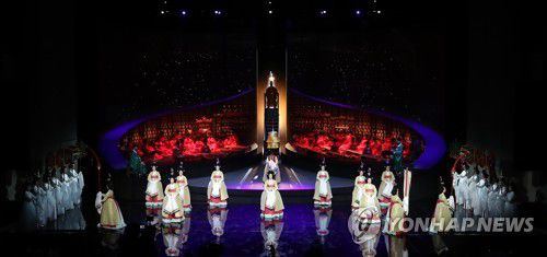 현대 무대에 오른 궁중 잔치 '야진연'(서울=연합뉴스) 강민지 기자 = 8일 오후 서울 서초구 국립국악원 예악당에서 궁중 잔치 '야진연'프레스 리허설이 열리고 있다. 2021.4.8 mjkang@yna.co.kr