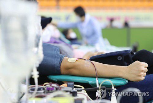 혈장 공여하는 신천지 신도[연합뉴스 자료 사진]