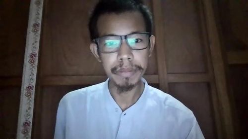 연합뉴스와 화상 인터뷰를 진행 중인 타이자 신.2021.4.14[방콕=연합뉴스 김남권 특파원]