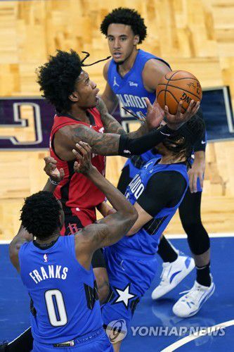 슛 시도하는 케빈 포터 주니어[AP=연합뉴스]