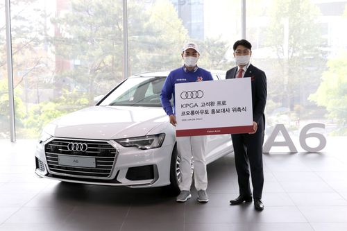 고석완(왼쪽)과 코오롱아우토 김종하 대표.[코오롱글로벌 제공. 재판매 및 DB 금지]