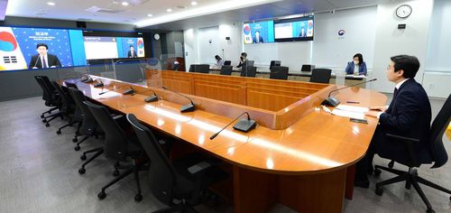 (서울=연합뉴스) 최종문 외교부 2차관이 27일 화상으로 진행된 제77차 유엔 아시아태평양 경제사회위원회(UNESCAP) 총회에서 발언하고 있다. 최 차관은 해양 환경을 공유하는 아태 지역 내 일본의 원전 오염수 방출 결정이 중대한 피해를 야기할 수 있음을 지적했다. 2021.4.27 [외교부 제공, 재판매 및 DB 금지]