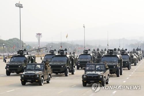 3월 27일 '미얀마 군의 날' 퍼레이드[AP=연합뉴스]