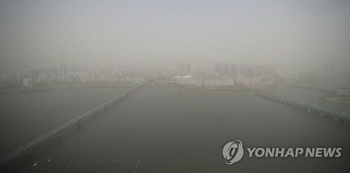 비 내린 뒤 지독한 황사(서울=연합뉴스) 이정훈 기자 = 2021.5.7 uwg806@yna.co.kr