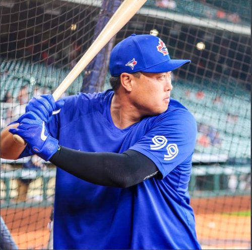 타격 훈련하는 '베이브 류스' 류현진토론토 블루제이스 구단이 오는 12~14일 인터리그 경기를 앞두고 9일 공식 트위터에 류현진의 타격 훈련 장면이 담긴 사진을 올렸다. 2021.5.9 [토론토 블루제이스 구단 트위터 캡처. 재판매 및 DB 금지] photo@yna.co.kr