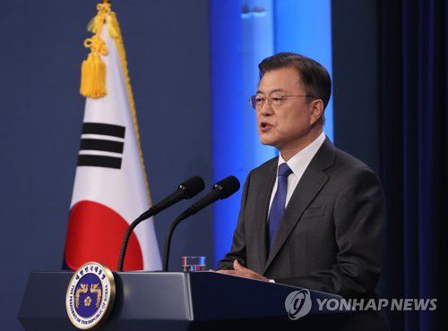 취임 4주년 연설하는 문 대통령(서울=연합뉴스) 최재구 기자 = 문재인 대통령이 10일 청와대 춘추관 대브리핑룸에서 취임 4주년 특별연설을 하고 있다. jjaeck9@yna.co.kr