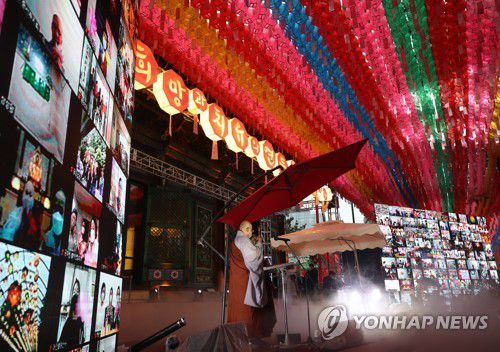 비대면 방식으로 열린 연등법회 및 연등회 유네스코 등재 기념식(서울=연합뉴스) 박동주 기자 = 15일 서울 조계사에서 '연등법회 및 연등회 유네스코 등재 기념식'이 비대면 방식으로 열리고 있다. 2021.5.15 pdj6635@yna.co.kr