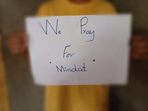 민닷을 위해 기도한다는 미얀마 시민의 손팻말.[SNS 캡처. 재판매 및 DB 금지]