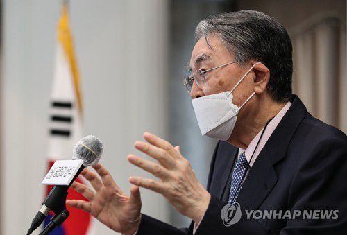 윤석열 지지 그룹 출범식에서 강연하는 송상현 전 국세사법재판소장(서울=연합뉴스) 황광모 기자 = 윤석열 전 검찰총장을 지지하는 전문가그룹인 '공정과 상식을 위한 국민연합(공정과 상식)'이 21일 오전 출범했다. 이날 오전 서울 중구 프레스센터에서 열린 출범식에서 송상현 전 국제사법재판소장이 '국제질서의 변동과 우리의 과제'를 주제로 강연하고 있다. 2021.5.21 hkmpooh@yna.co.kr