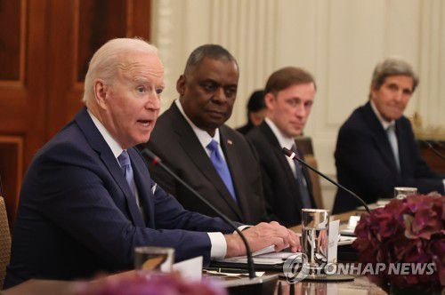 발언하는 바이든 미 대통령(워싱턴=연합뉴스) 최재구 기자 = 21일 오후(현지시간) 백악관 국빈만찬장에서 열린 한미 확대회담에서 조 바이든 미국 대통령이 발언하고 있다. 2021.5.22 jjaeck9@yna.co.kr