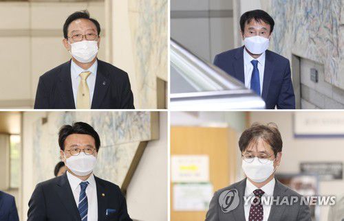 '울산시장 선거개입' 두 번째 공판(서울=연합뉴스) 임화영 기자 = 송철호 울산시장(윗줄 왼쪽부터 시계방향으로), 더불어민주당 한병도 의원, 박형철 전 청와대 반부패비서관, 더불어민주당 황운하 의원이 24일 오후 서울 서초구 중앙지법에서 열린 청와대의 울산시장 선거개입·하명수사 의혹사건의 두 번째 재판에 출석하고 있다. 2021.5.24 hwayoung7@yna.co.kr