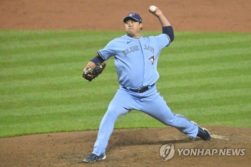 역투하는 류현진(클리블랜드 USA투데이스포츠/로이터=연합뉴스) 류현진이 29일(한국시간) 미국 오하이오주 클리블랜드의 프로그레시브필드에서 열린 클리블랜드 인디언스와의 방문 경기에 선발 등판해 역투하고 있다.