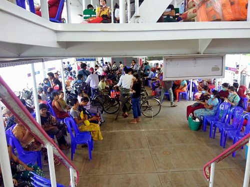 양곤항에서 양곤 달라로 가는 배 안의 모습. 2021.5.31[교민 제공=연합뉴스. 재판미 맻 DB 금지]