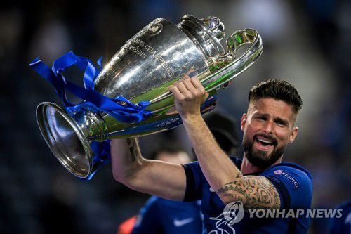 '빅이어' 들어올린 지루[EPA=연합뉴스 자료사진]