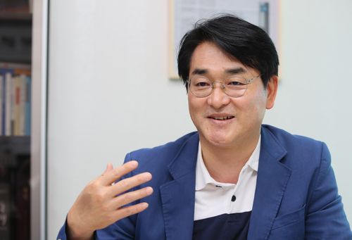 연합뉴스와 인터뷰하는 박용진 의원 [연합뉴스 자료사진]