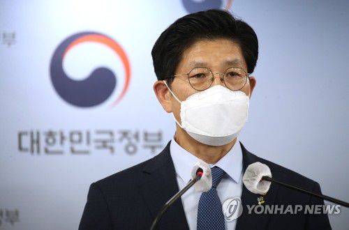 LH혁신방안 대국민 브리핑하는 노형욱 장관(서울=연합뉴스) 김승두 기자 = 노형욱 국토교통부 장관이 7일 정부서울청사 브리핑실에서 LH혁신방안 대국민 브리핑을 하고 있다. kimsdoo@yna.co.kr