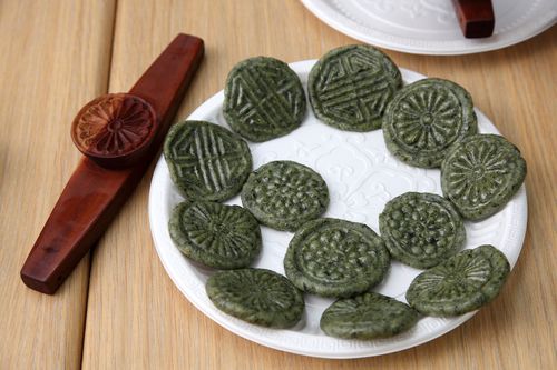 수리취떡[국립민속박물관 제공. 재판매 및 DB 금지]