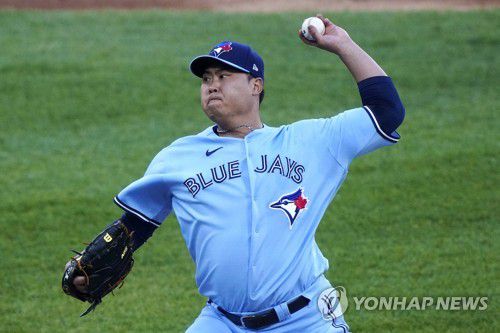 역투하는 류현진(시카고 AP=연합뉴스) 토론토 블루제이스 1선발 류현진이 11일(한국시간) 미국 일리노이주 시카고의 게런티드 레이트 필드에서 열린 2021 미국프로야구 메이저리그 시카고 화이트삭스와의 방문 경기에 선발 등판해 역투하고 있다.