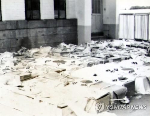 전남도청 구름다리 밑에 안치된 시신[국가기록원 제공. 재판매 및 DB 금지]