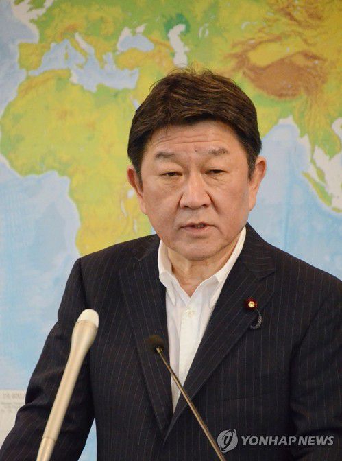 모테기 일본 외무상(도쿄 AFP/지지=연합뉴스) 모테기 도시미쓰 일본 외무상이 지난 4일 도쿄의 외무성 청사에서 기자회견을 통해 대만에 아스트라제네카의 신종코로나바이러스감염증(코로나19) 백신 120만회분을 제공한다는 방침을 밝히고 있다. jsmoon@yna.co.kr