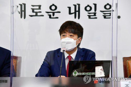 발언하는 국민의힘 이준석 당 대표(서울=연합뉴스) 안정원 기자 = 국민의힘 이준석 대표가 17일 오전 국회에서 열린 최고위원회의에서 발언하고 있다. 2021.6.17 jeong@yna.co.kr