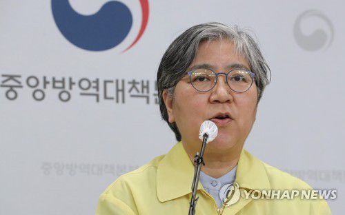 3분기 코로나19 예방접종 계획 설명하는 정은경 청장(청주=연합뉴스) 김주형 기자 = 정은경 질병관리청장(중앙방역대책본부장)이 17일 오후 충북 청주시 질병관리청에서 열린 코로나바이러스 감염증(코로나19) 정례 브리핑에서 3분기 코로나19 예방접종 계획을 설명하고 있다. kjhpress@yna.co.kr