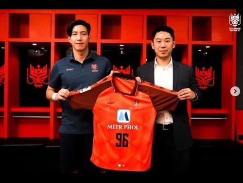 연예인 토노와 계약한 랏차부리 구단[랏차부리 홈페이지 캡처. 재판매 및 DB 금지]