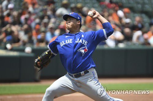 1회 홈런 허용 후 7회까지 무실점 역투한 류현진[AP=연합뉴스]