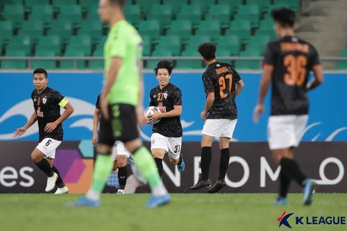 치앙라이 에카닛 파냐(가운데)[한국프로축구연맹 제공. 재판매 및 DB 금지]