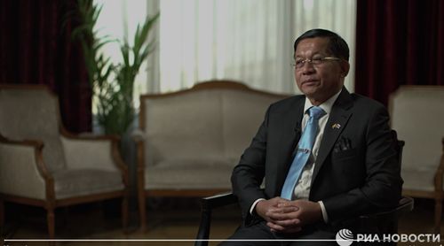 민 아웅 흘라잉 미얀마군 최고사령관이 인터뷰하는 모습.[리아노보스티 통신 동영상 캡처. 재배포 및 DB화 금지]