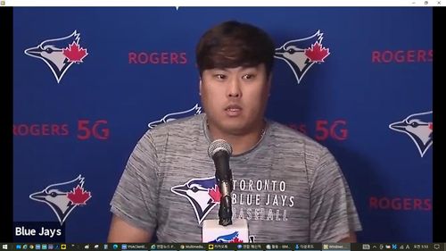 경기 후 화상 인터뷰하는 류현진[MLB프레스닷컴 캡처. 재판매 및 DB 금지]
