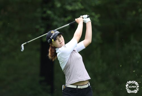 아이언 티샷하는 이가영(서울=연합뉴스) 4일 강원도 용평에 위치한 버치힐GC에서 열린 '맥콜-모나파크 오픈 with SBS Golf' 최종라운드 2번 홀에서 이가영이 아이언 티샷하고 있다. 2021.7.4      [KLPGA 제공. 재판매 및 DB 금지] photo@yna.co.kr