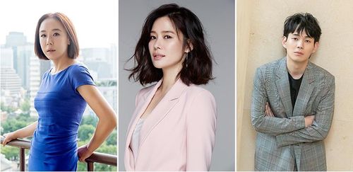 배우 강수연·김현주·류경수[씨네21·YNK엔터테인먼트·스튜디오 산타클로스엔터테인먼트 제공. 재판매 및 DB 금지]