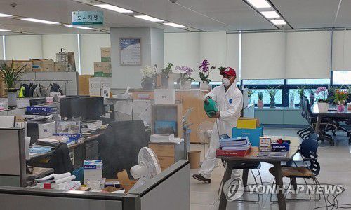 공무원 1명 확진 강릉시청 방역 폐쇄[촬영 이해용]