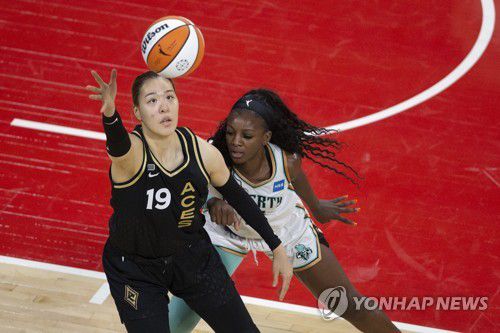 WNBA 무대에서 활약하는 박지수(19번)[AP=연합뉴스]