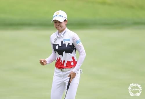 버디를 잡아내고 주먹을 불끈 쥐는 박민지.[KLPGA 제공. 재판매 및 DB 금지]