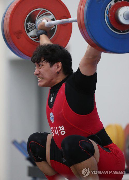 한국 역도 라이징 스타 진윤성[연합뉴스 자료사진]