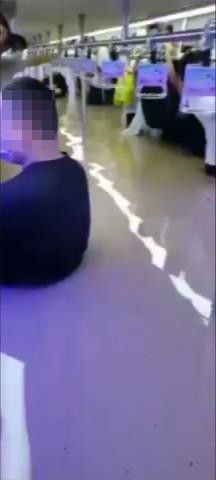 중국 정저우서 폭우로 지하철에 갇힌 시민들[독자 제공. 재판매 및 DB 금지]