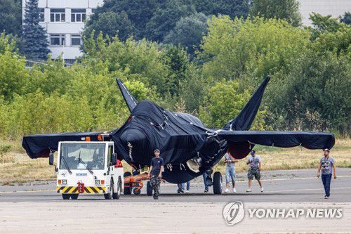 모스크바 에어쇼에서 공개되는 러시아 신형 전투기[AP=연합뉴스]