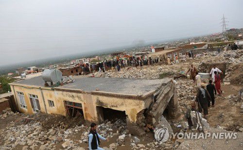 지난해 홍수로 파손된 아프간 파르완주 주택들[신화=연합뉴스 자료사진]