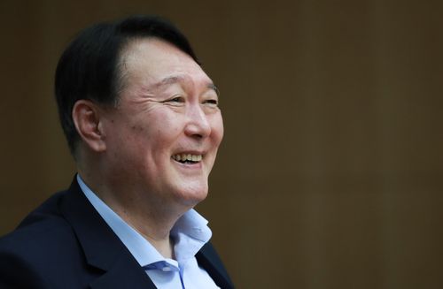 인터뷰 하는 윤석열 전 검찰총장    (서울=연합뉴스) 홍해인 기자 = 윤석열 전 검찰총장이 29일 서울 종로구 연합뉴스 사옥에서 인터뷰하고 있다. 2021.7.29     hihong@yna.co.kr (끝)