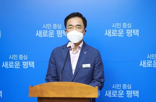 브리핑 하는 정장선 평택시장[평택시 제공. 재판매 및 DB금지]